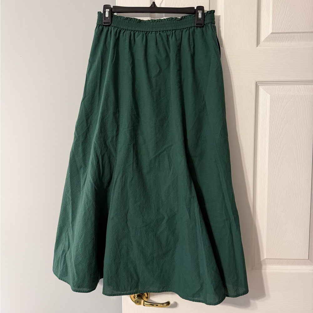 Uniqlo | mermaid long skirt in green